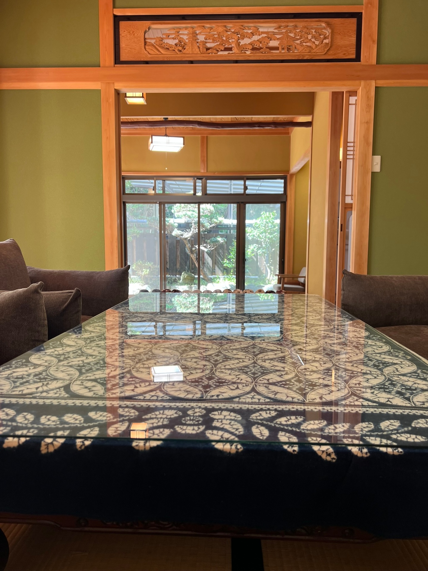 Shared relaxation room with garden view